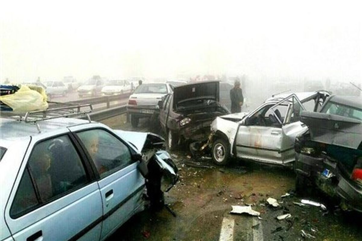 تصادف زنجیره‌ای ۱۰ خودرو در آزاد راه زنجان-قزوین یک کشته و ۷ مصدوم داشت