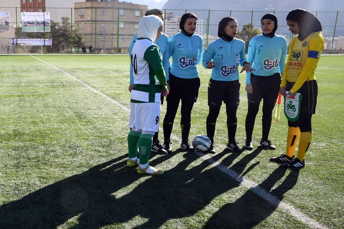 حضور چهار بانوی گیلانی به عنوان ناظر و داور در مسابقات لیگ برتر فوتبال و فوتسال