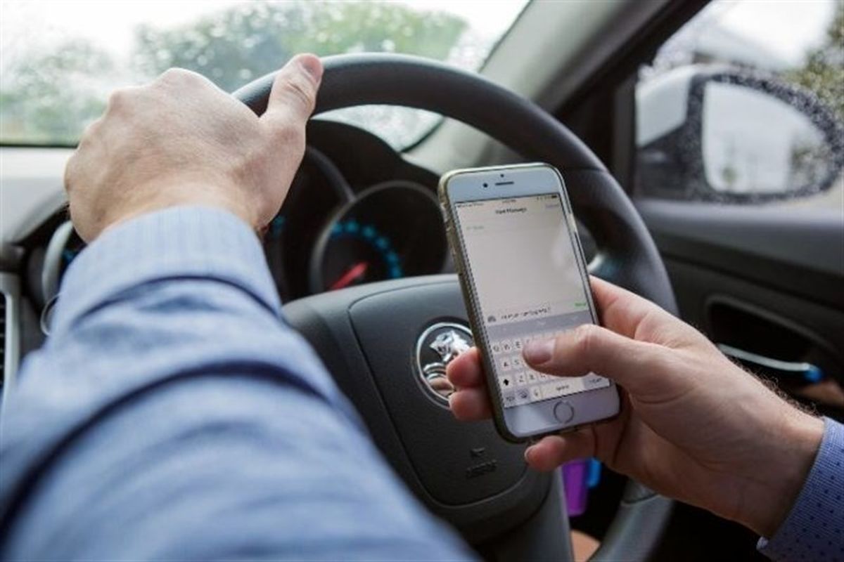 اگر هنگام رانندگی از تلفن همراه استفاده کنیم چقدر جریمه می‌شویم؟