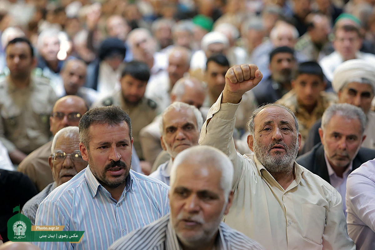 مراسم بزرگداشت ۱۲ بهمن و آغاز ایام الله دهه فجر در حرم مطهر رضوی برگزار شد