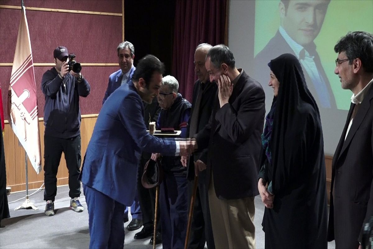 گروه تهران و شهروندی جایزه بخش رسانه های تصویری را دریافت کرد