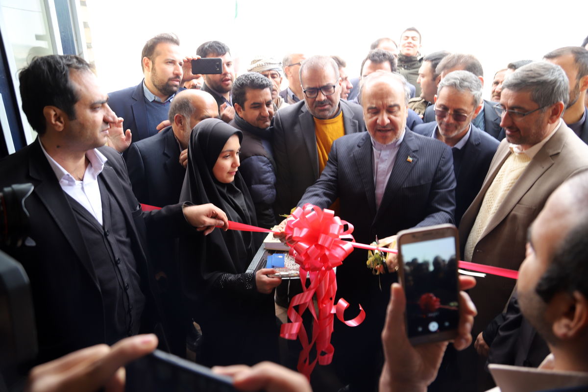 افتتاح سالن ورزشی شهدای روستای سمین با حضور وزیر ورزش وجوانان