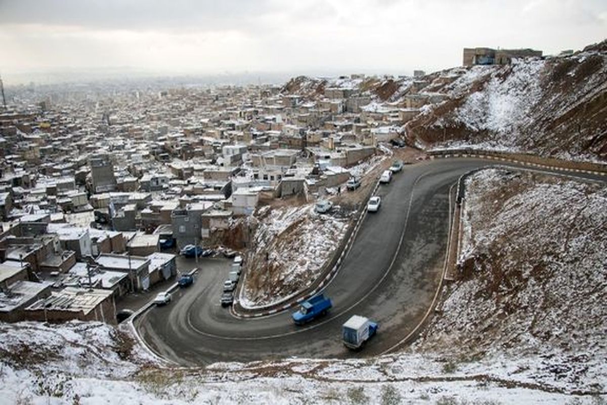 برف و کولاک جاده‌های استان را در بر گرفت