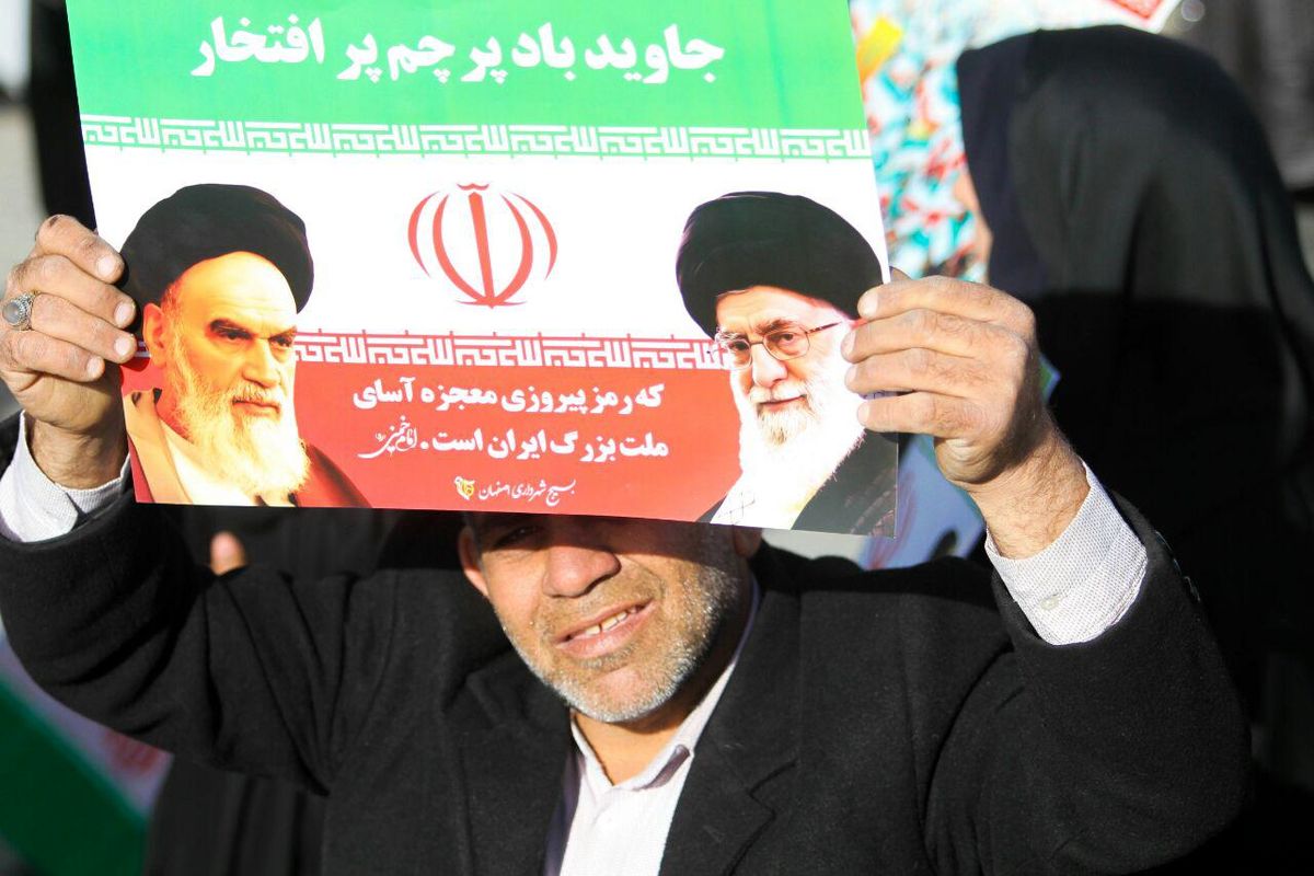 بهمن‌ماه نقطه عطفی در دفتر قطور افتخارات ملت آگاه ایران است
