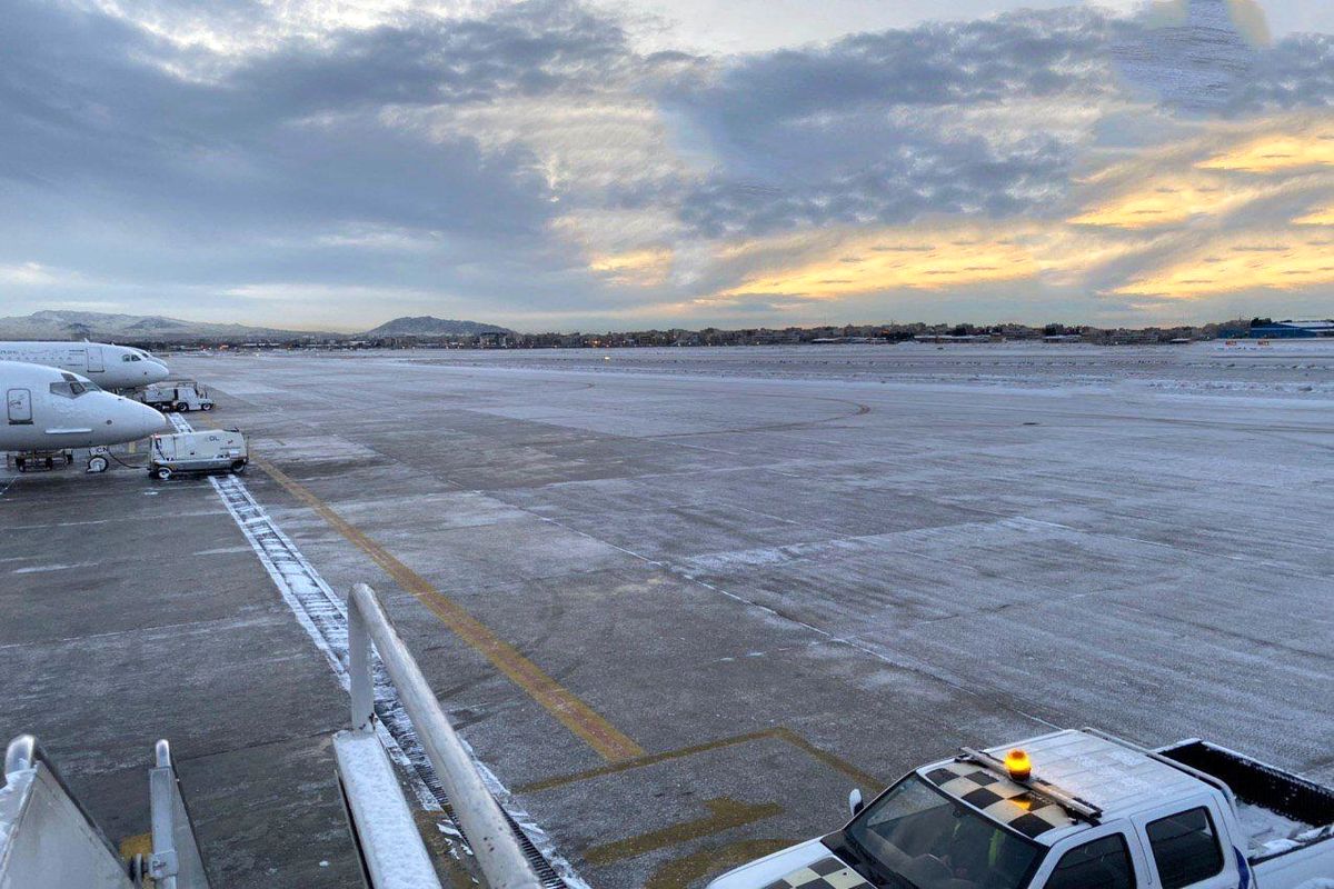 باند فرودگاه مهرآباد یخ زد