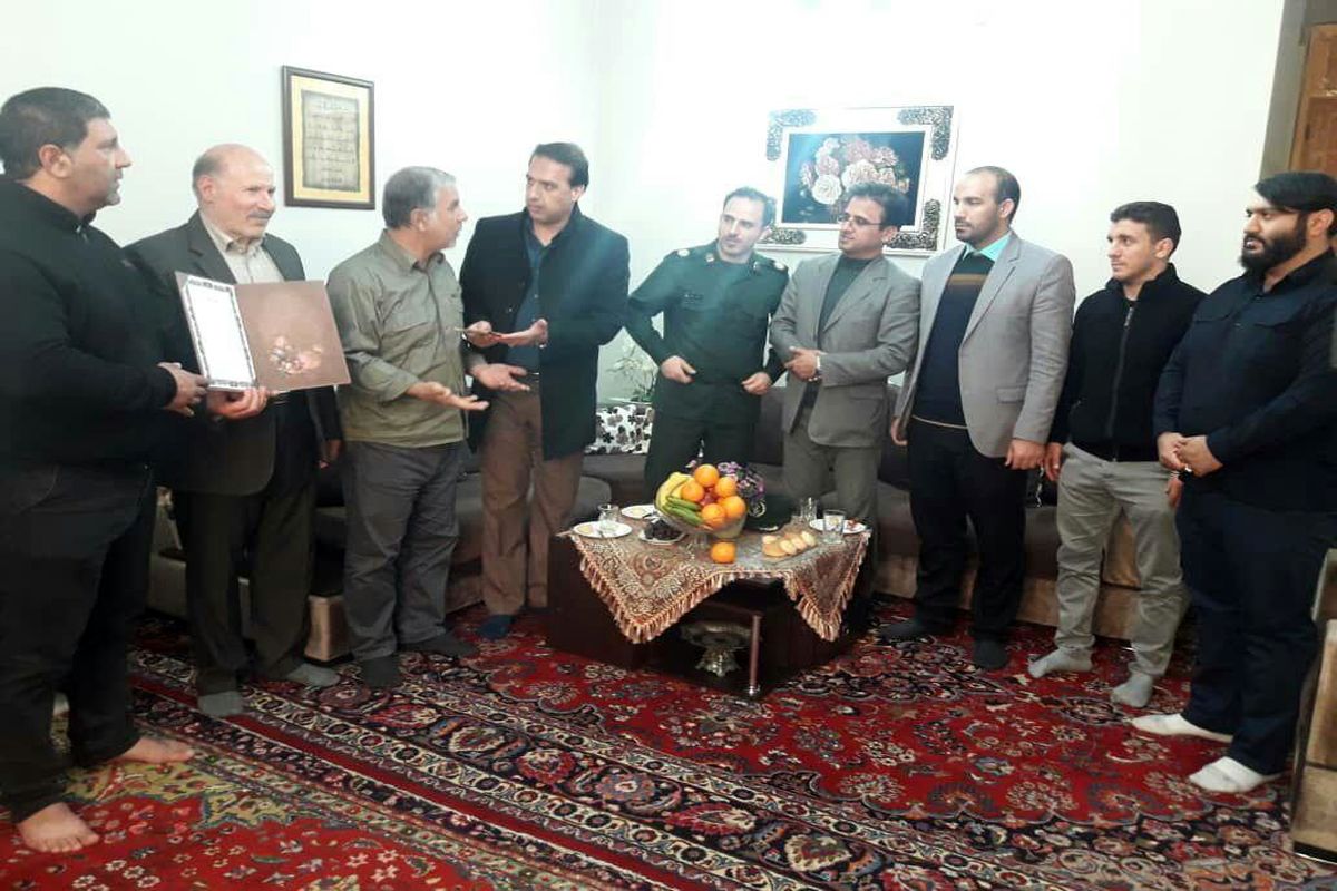 کریمی:شهدای ورزشکار دردومیدان ورزش و دفاع مقدس حماسه آفرین بوده اند