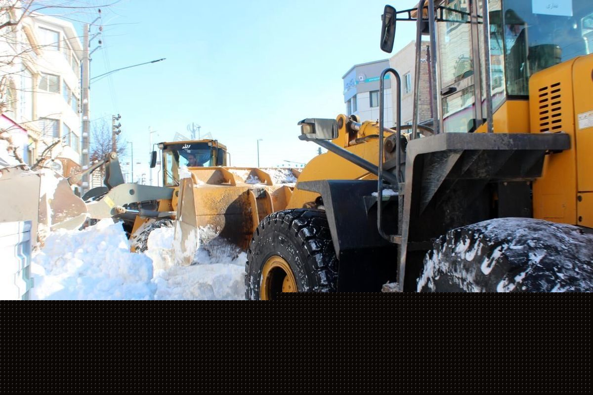 جابجایی بیش از ۲ هزار دستگاه کامیون برف در خلخال!