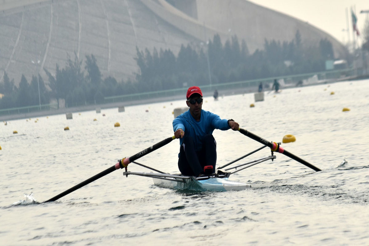 تیم ملی روئینگ در دریاچه آزادی به آب می‌زند