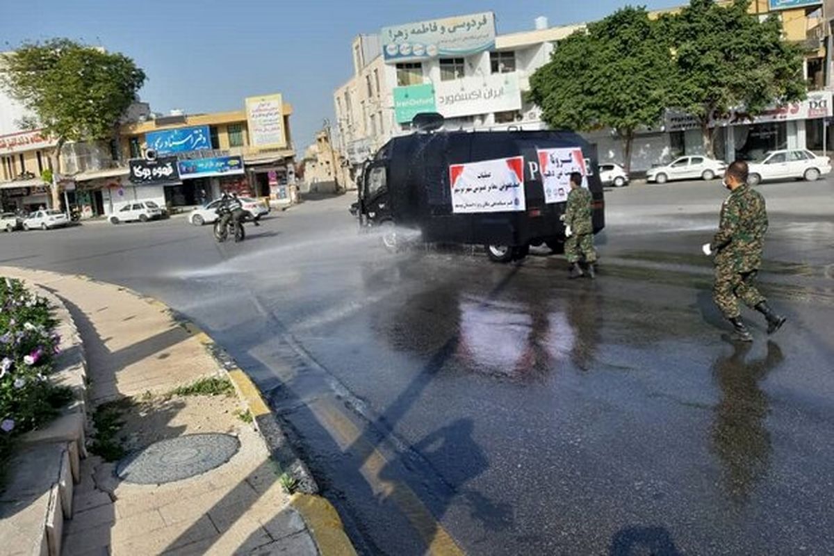 خودروهای یگان ویژه خیابان‌های بوشهر را ضدعفونی کردند