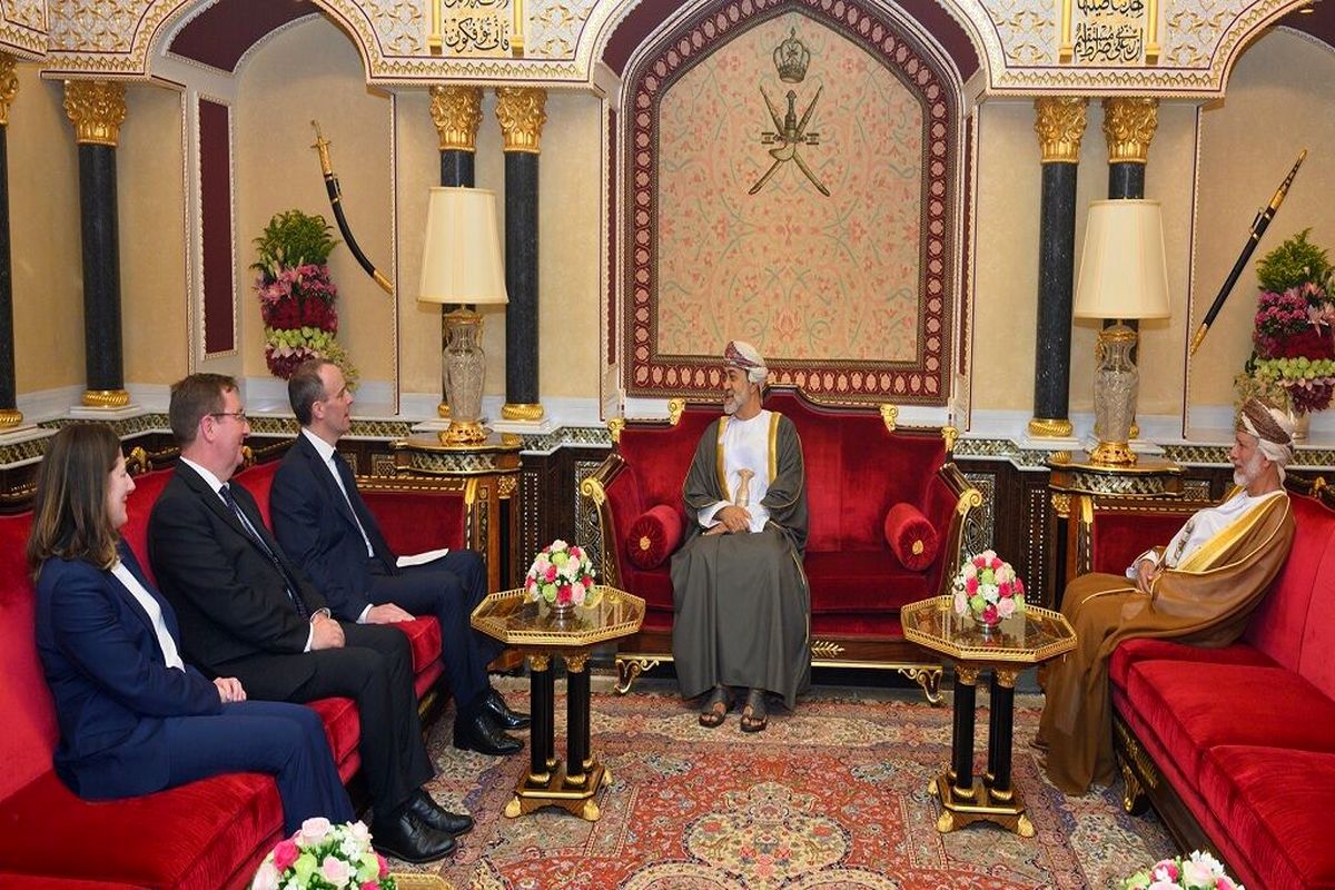 وزیر خارجه انگلیس با سلطان عمان در مسقط دیدار کرد
