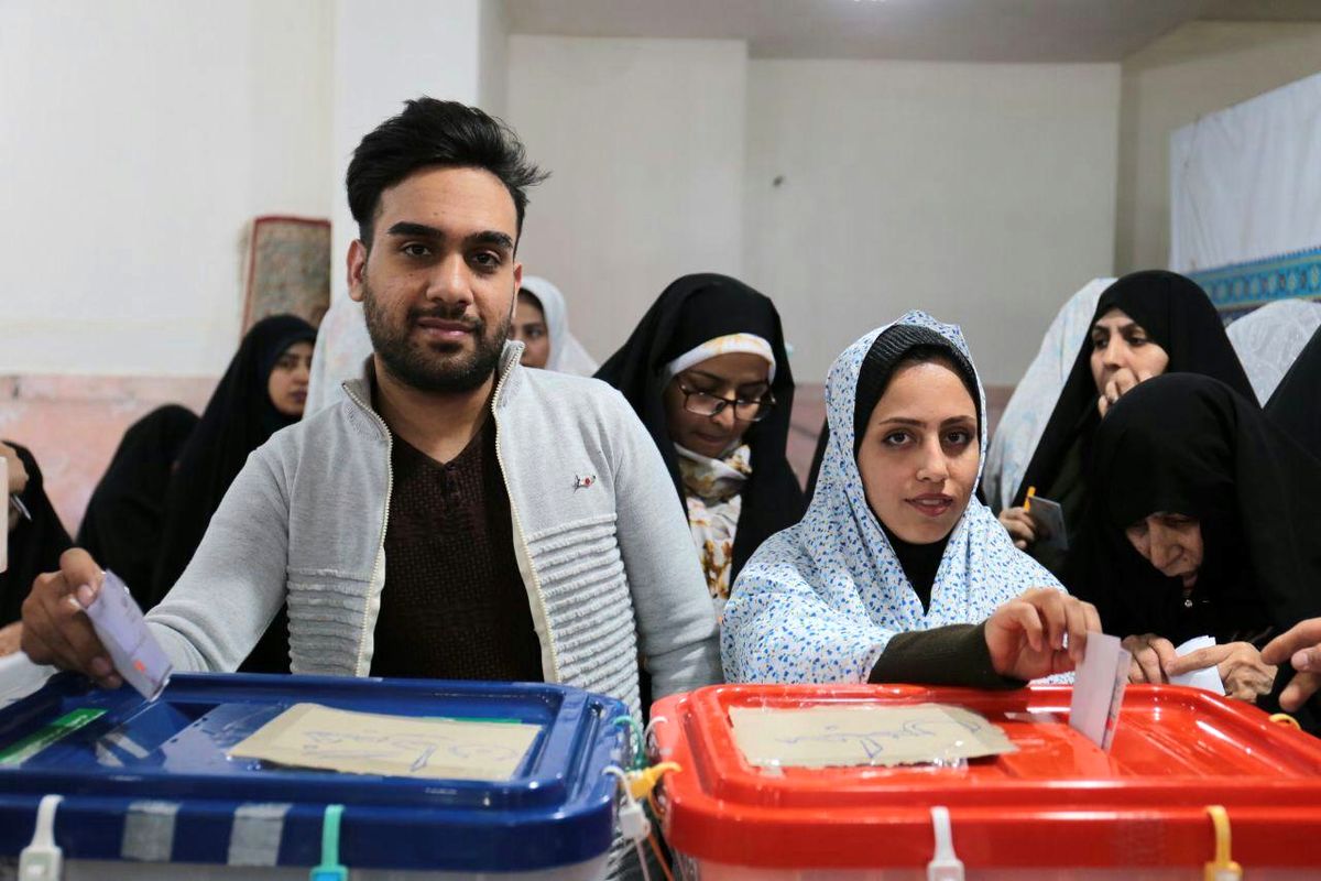 صندوق های رای حرم مطهر رضوی میزبان عروس و دامادهای دانشجو