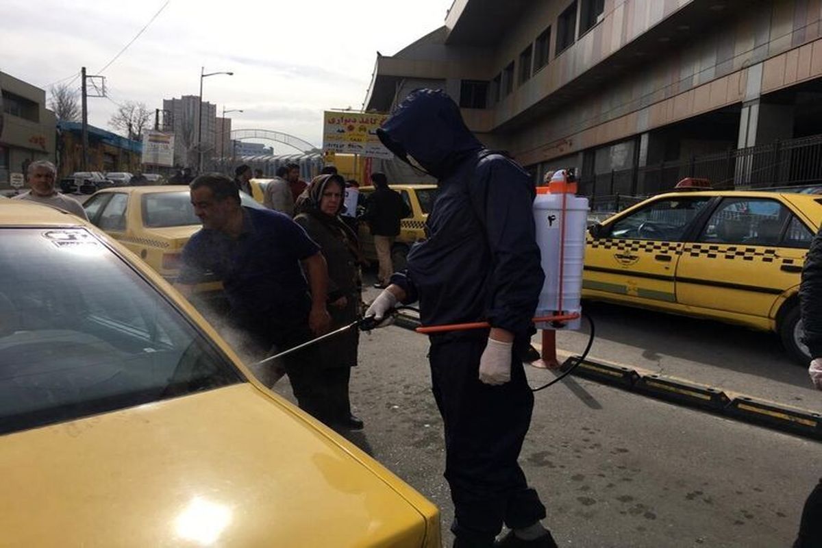 توزیع ۲۰ هزار لیتر محلول ضد عفونی کننده بین رانندگان تاکسی