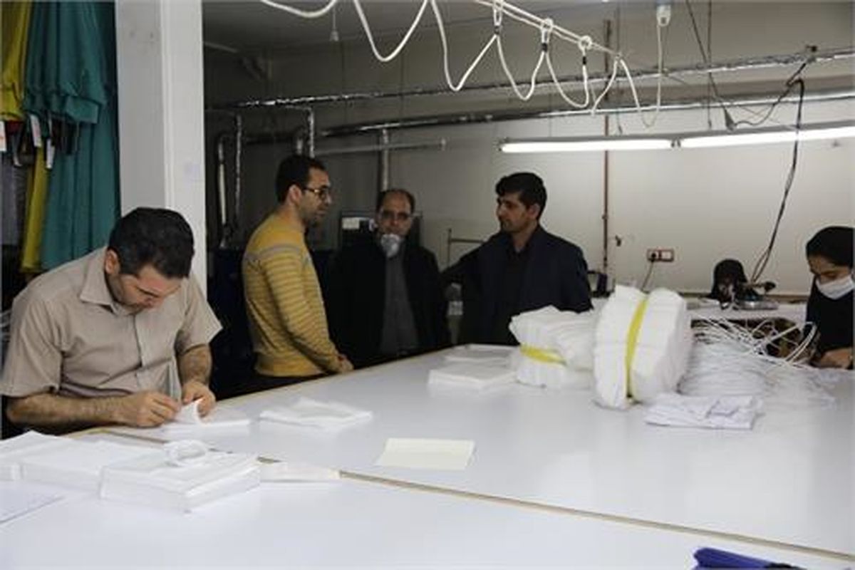 اقدام جهادی مددجویان کمیته امداد خراسان شمالی در تأمین ماسک و اقلام بهداشتی