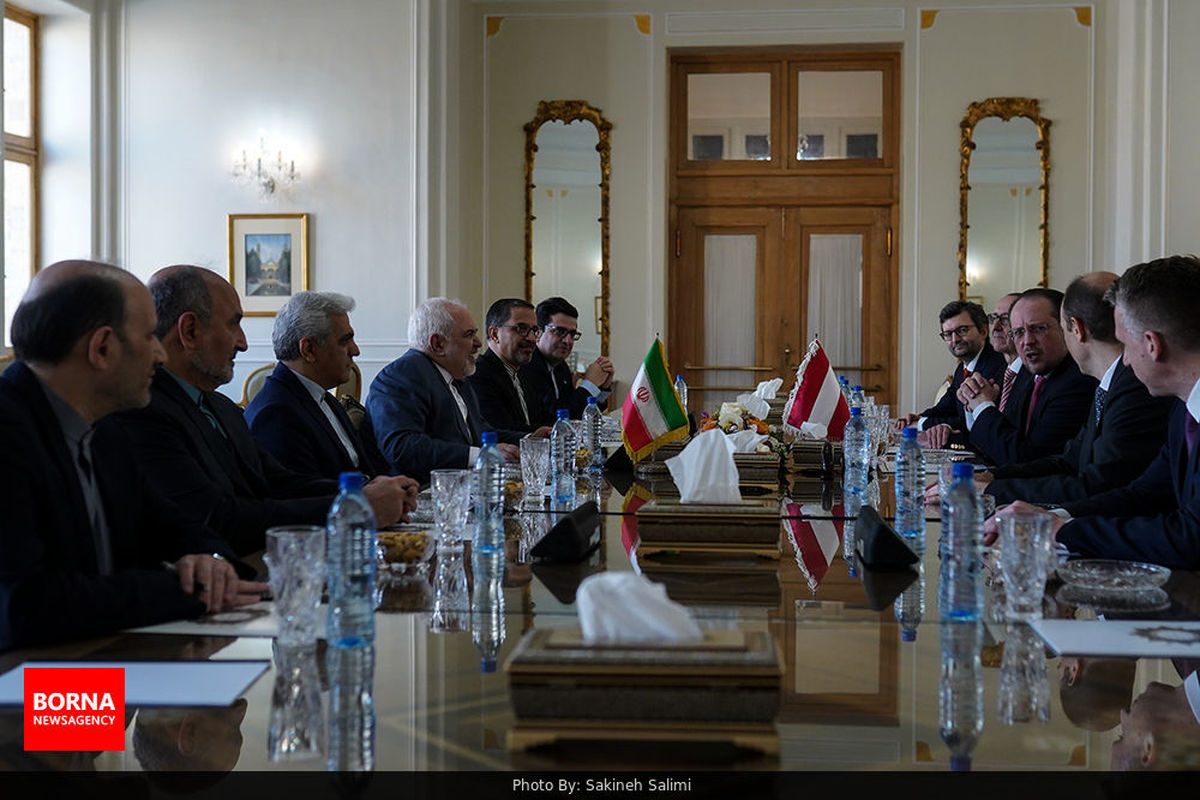 ظریف با وزیر خارجه اتریش دیدار کرد/ برجام محور مذاکرات