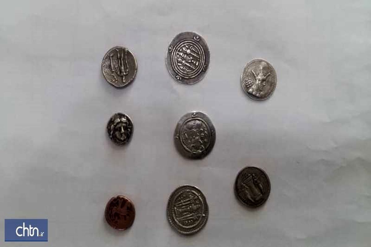 کشف و ضبط ۸ سکه‌ تاریخی از قاچاقچیان در ایلام