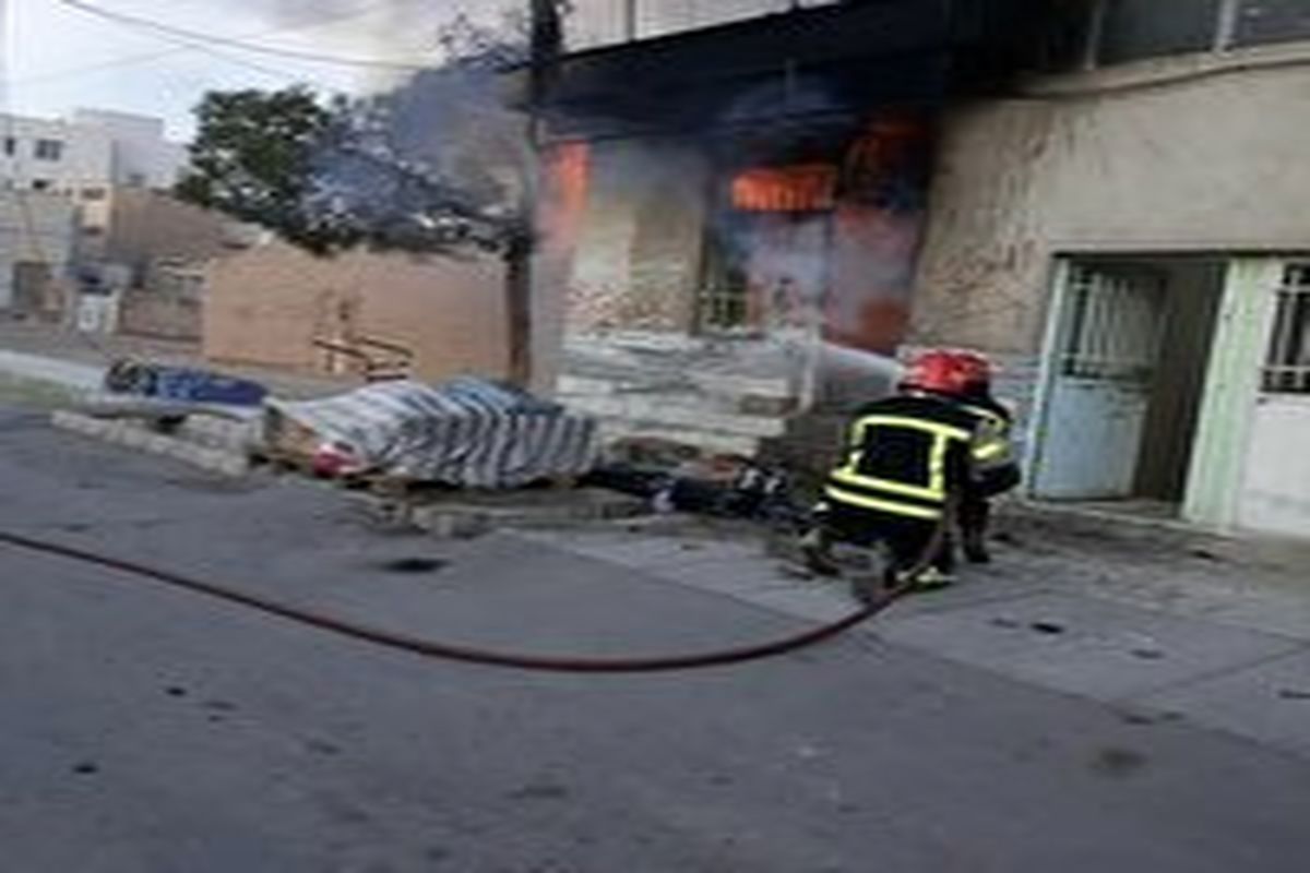 آتش سوزی در یک واحد تجاری سمنان