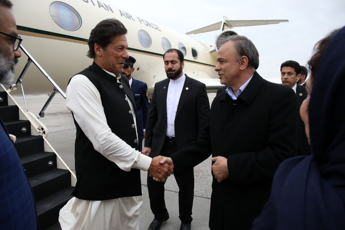 نخست وزیر پاکستان وارد مشهد مقدس شد