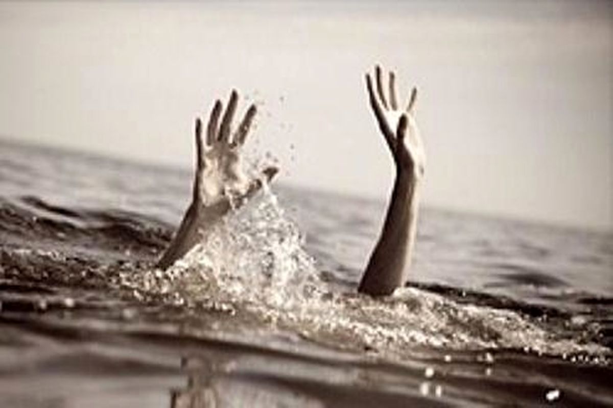 غرق شدن ۹ نفر در پی واژگونی قایق تفریحی در زهک/ ۲ نفر جان باختند