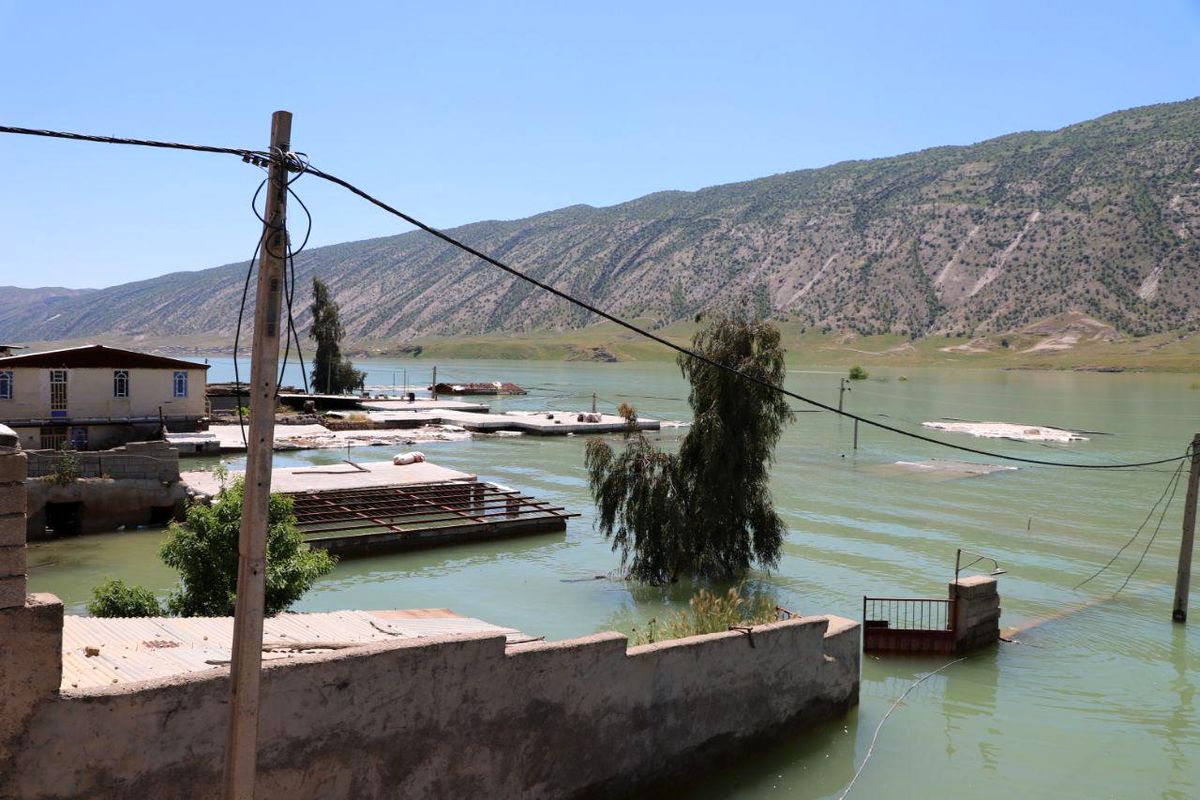 کمکی که مرهم زخم نمی شود / وقتی چند خانواده غرامت یک خانه را می گیرند/ فصل های بی معنا شده کشت برای سیل زدگان