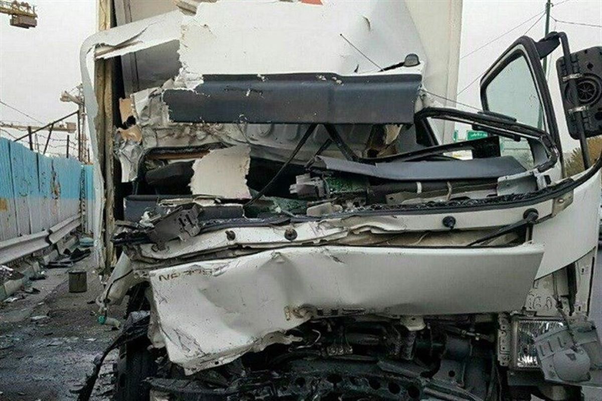 ۲ کشته در برخورد کامیونت ایسوزو با کامیون بنز در قزوین