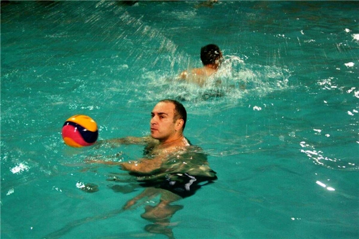 درهای استخر آزادی تهران به روی ورزشکاران و قهرمانان باز شد