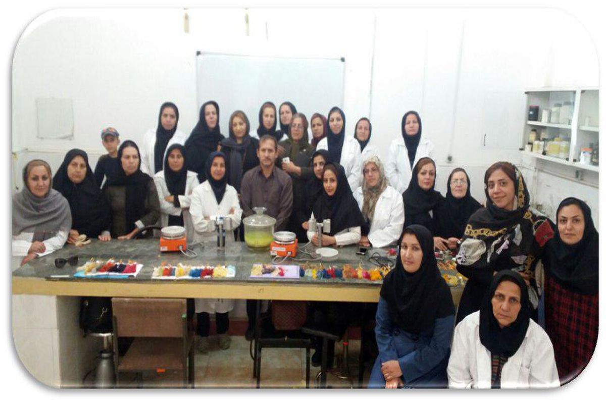 تشکیل اولین کارگاه تخصصی رنگرزی گیاهی و شیمیایی در استان