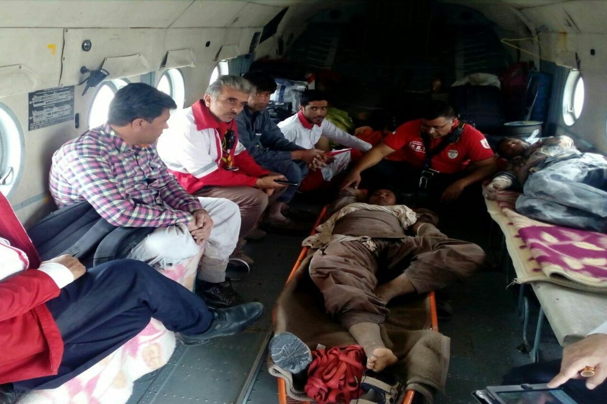 نجات ۲ فرد گرفتار در کویر شهداد با تلاش نجاتگران هلال احمر سیستان و بلوچستان