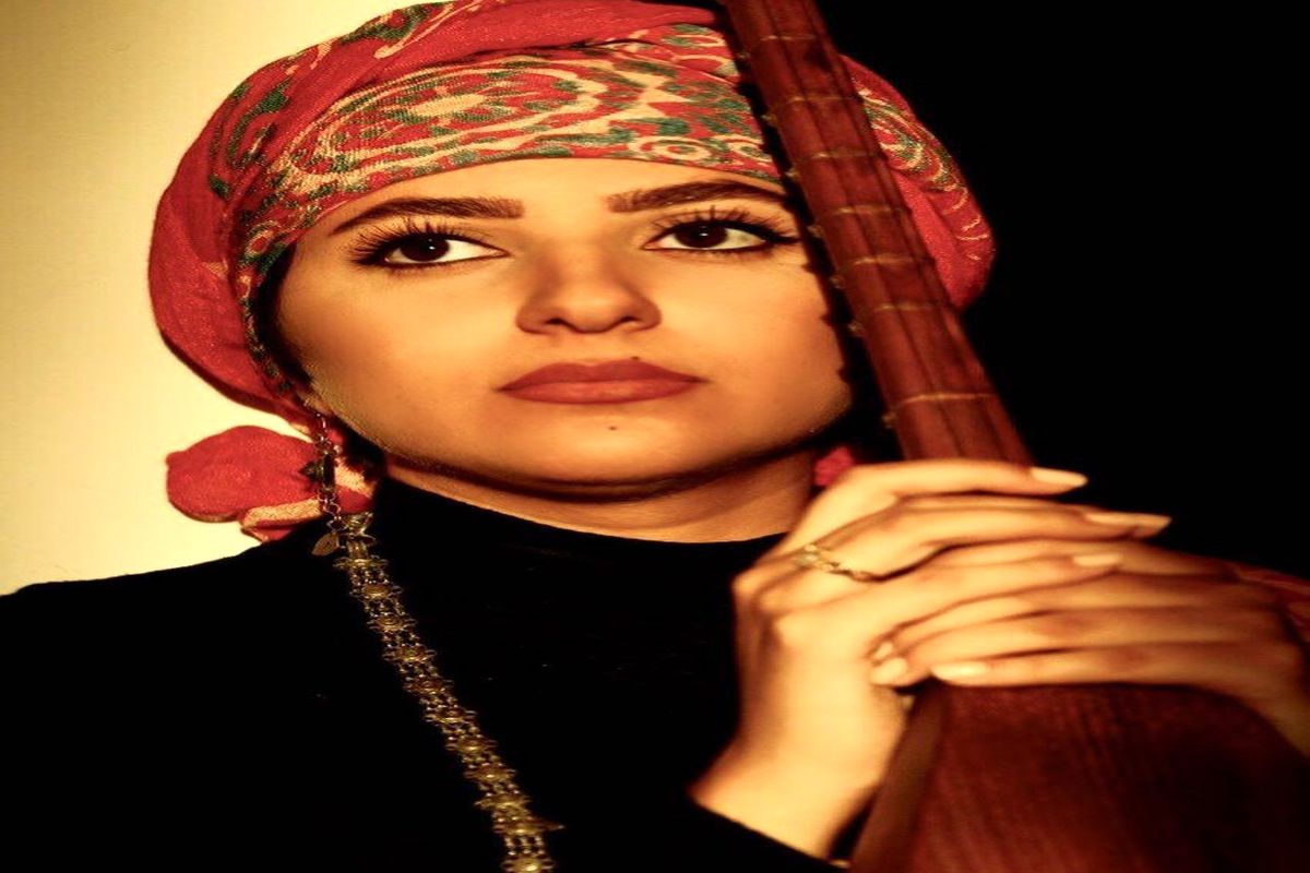 یلدا عباسی پیشرو در  ساز و آواز  موسیقی محلی