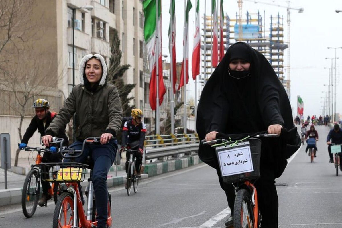 سن جوان تغییر کرد ؛ ۳۵ ساله ها هم جوان هستند / دوچرخه سواری بانوان حرام اعلام شد / دانشجویان به نحوه برخورد با کم حجابی اعتراض کردند/ ۷۶۰ زن مورد همسرآزاری قرار گرفتند