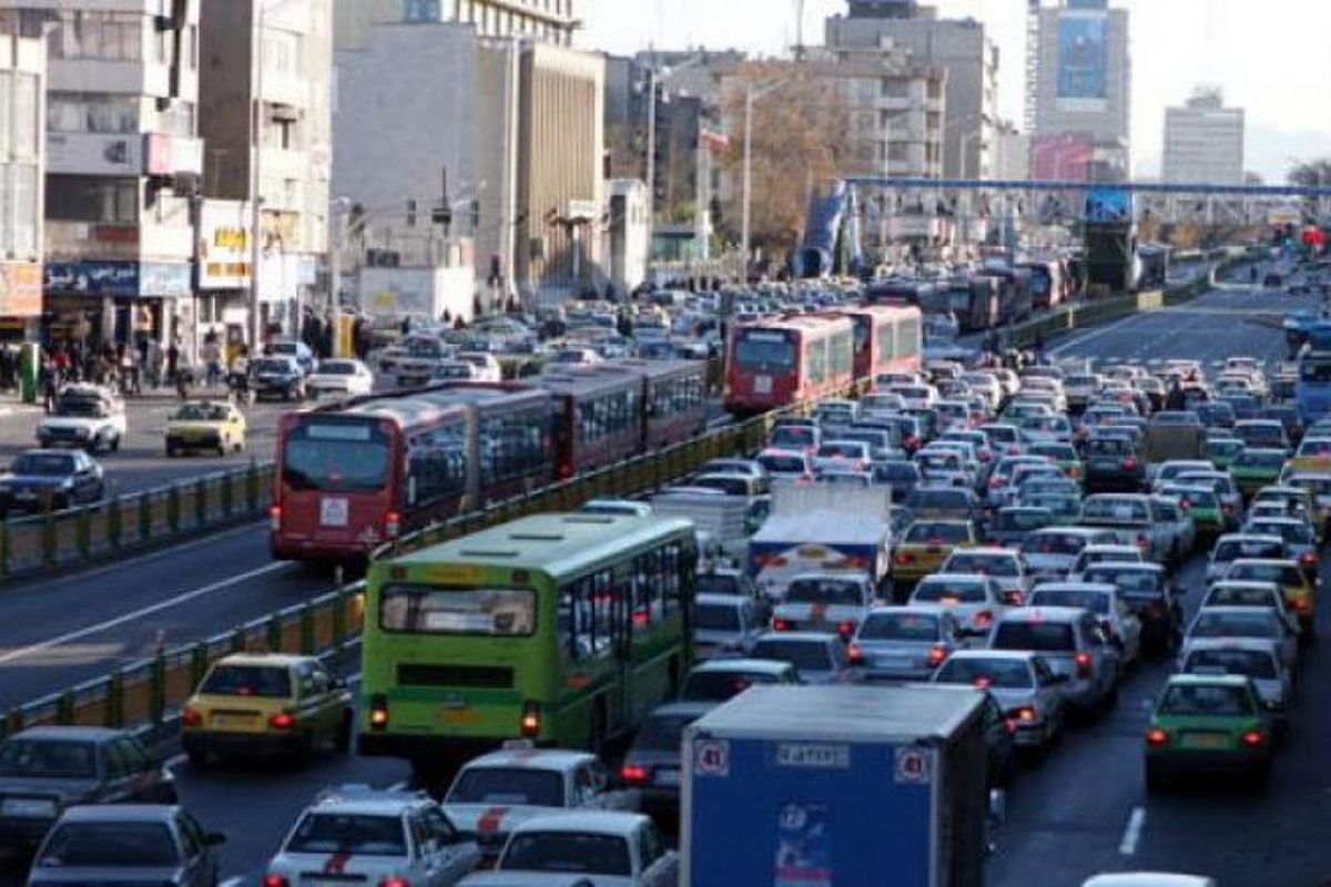 ترافیک صبحگاهی در اکثر معابر تهران/ جنوب به شمال چمران و نواب دارای ترافیک صبحگاهی