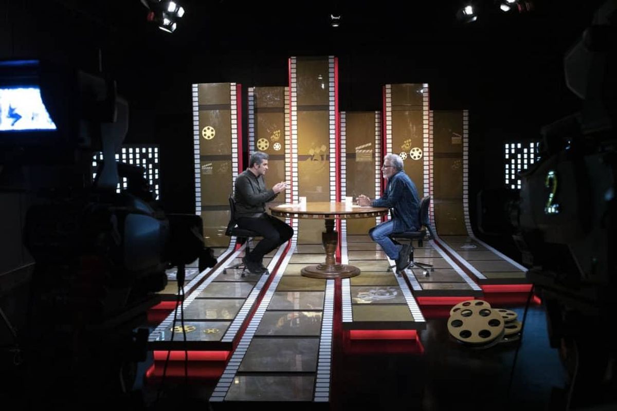 فیلم چهارانگشتی روی میز نقد سینما