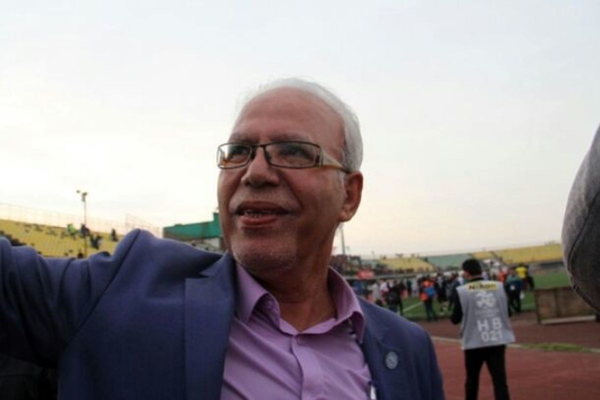 هواداران باید دلیل فرار علی کریمی را بدانند/ پول تبلیغات محیطی فقط به جیب استقلال و پرسپولیس می‌رود