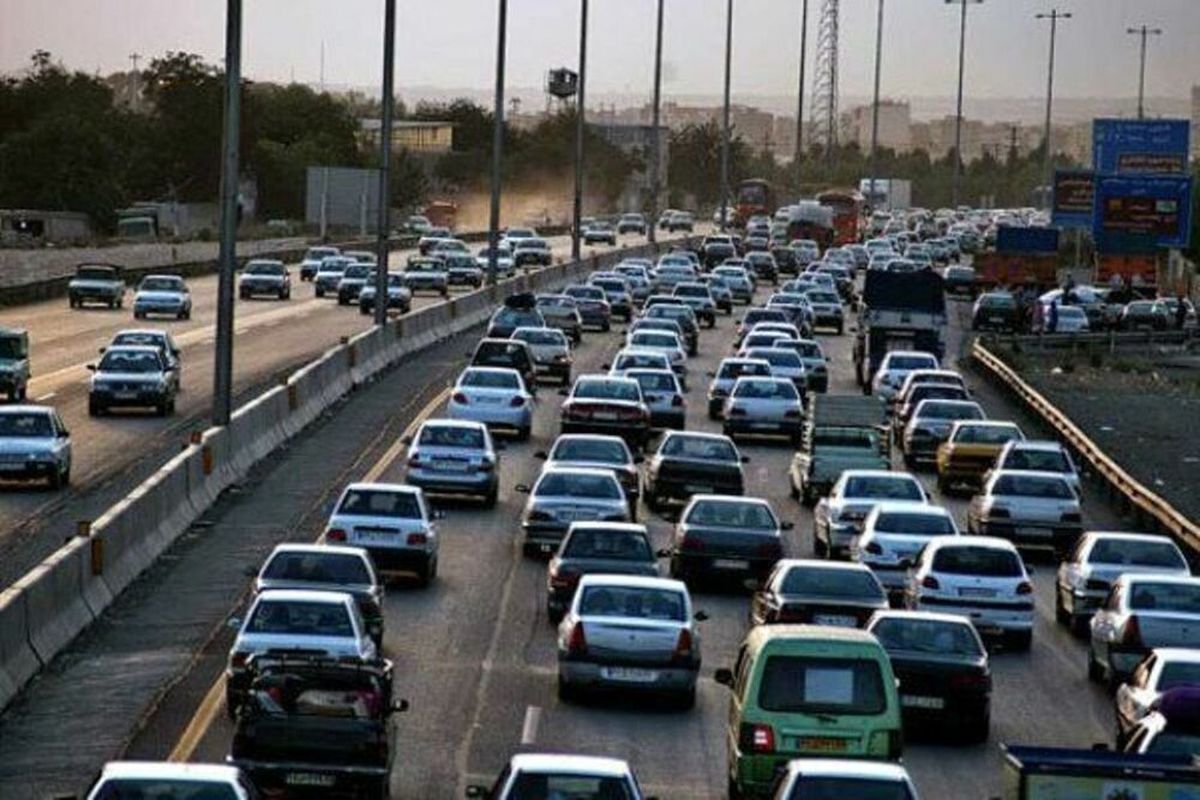 ترافیک جاده های استان قزوین نیمه سنگین است