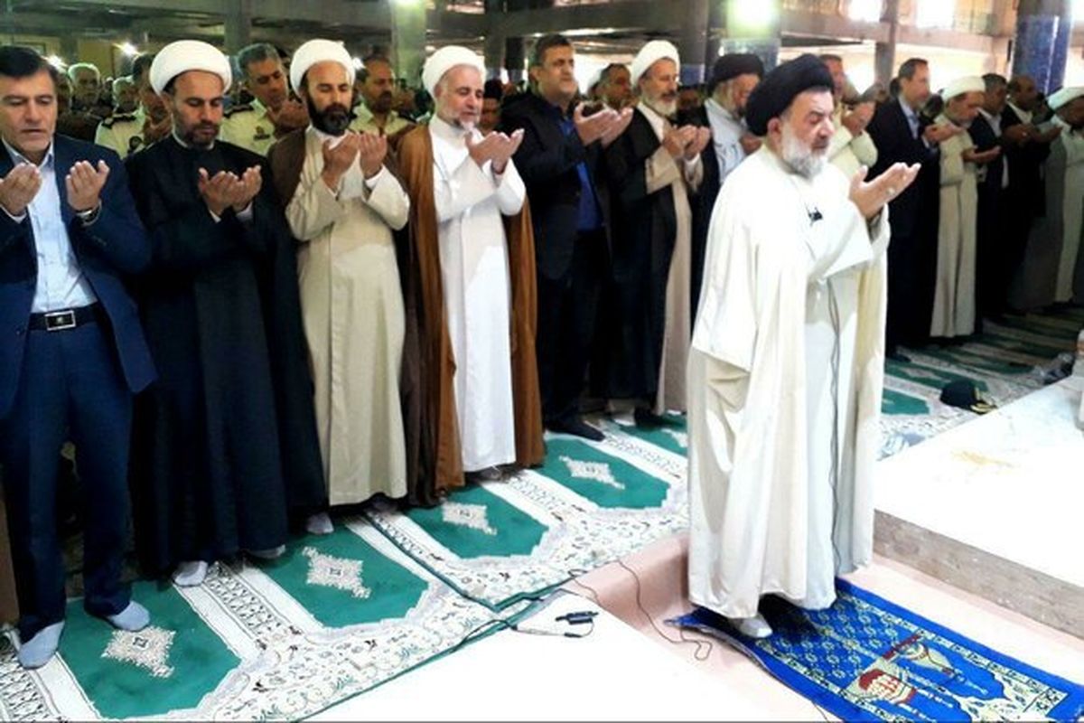 نماز عید فطر با حضور پرشور مردم خرم آباد برگزار شد