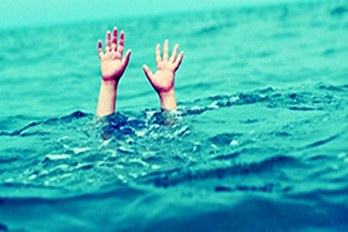 مامور پلیس ۳ نوجوان را از غرق شدن در دریاچه هامون نجات داد