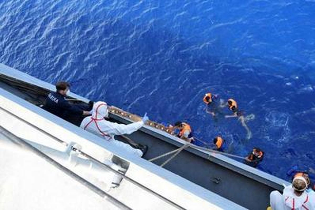 واژگونی قایق حامل مهاجران