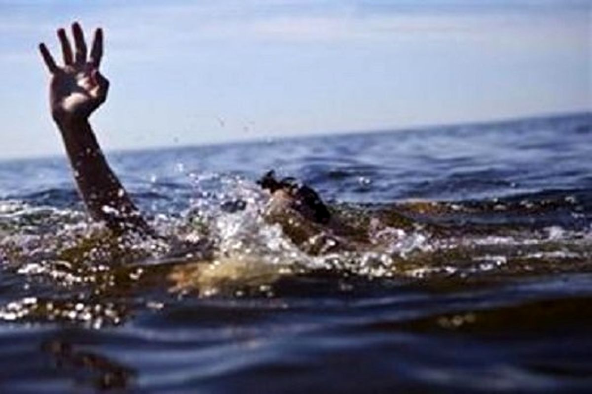 نجات ۳ نوجوان در دریاچه هامون
