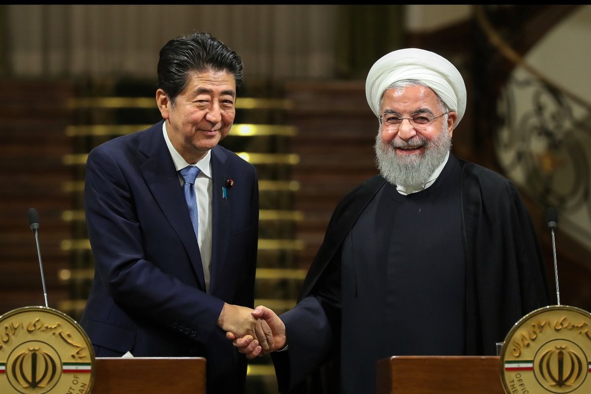 روحانی: اراده و علاقه ژاپن به ادامه خرید نفت از ایران توسعه روابط را تضمین می کند/ آغازگر هیچ جنگی حتی با آمریکا نخواهیم بود/ آبه شینزو: احترام خاصی به فتوای رهبر ایران قایل هستم/ اراده ژاپن توسعه روابط و همکاری با ایران است