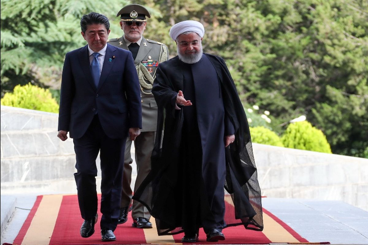 رییس جمهور پس از دیدار با نخست وزیر ژاپن پستی را در اینستاگرام منتشر کرد