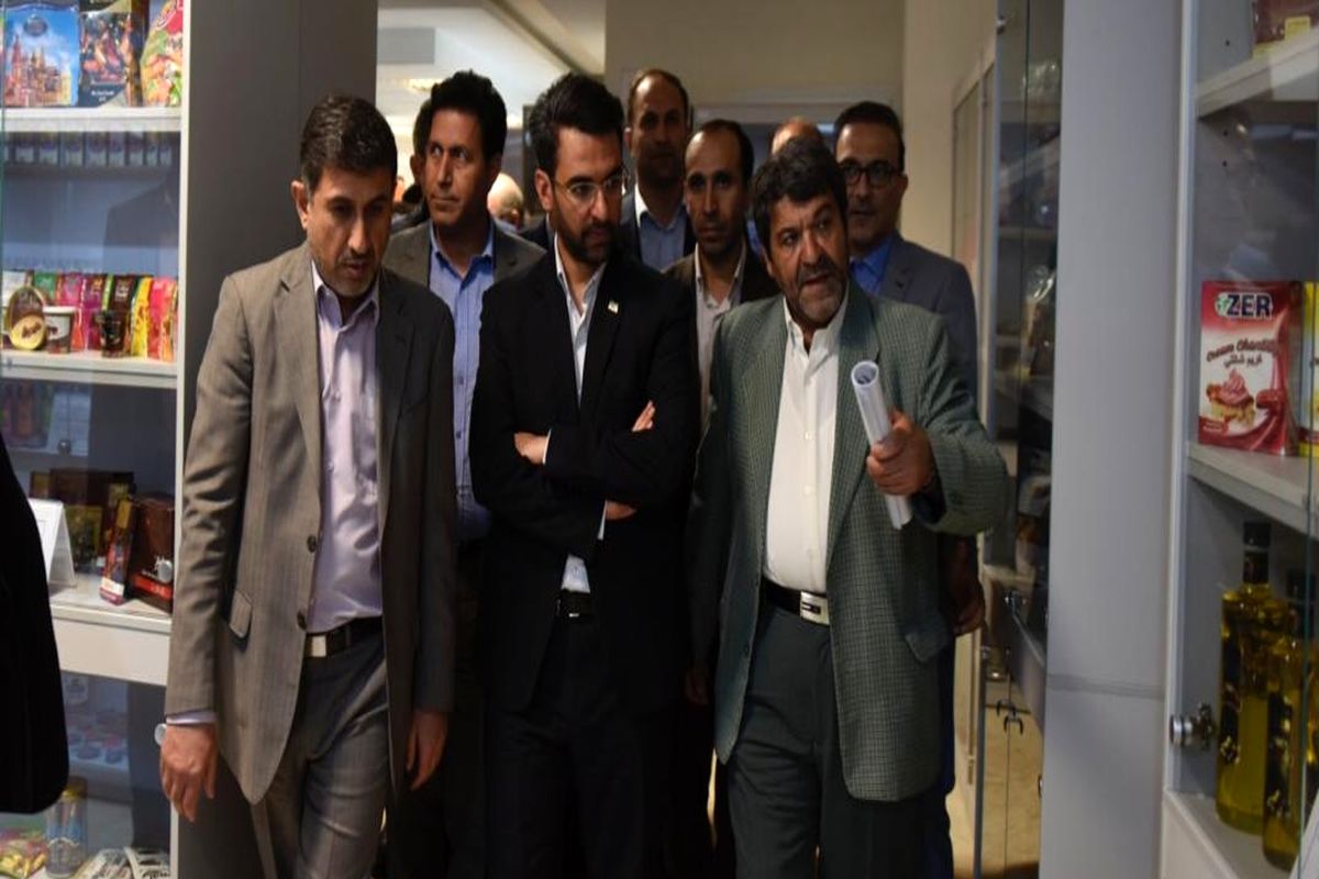 بازدید وزیر ارتباطات و فناوری اطلاعات با همراهی استاندار البرز از نمایشگاه توانمندی های بخش خصوصی استان