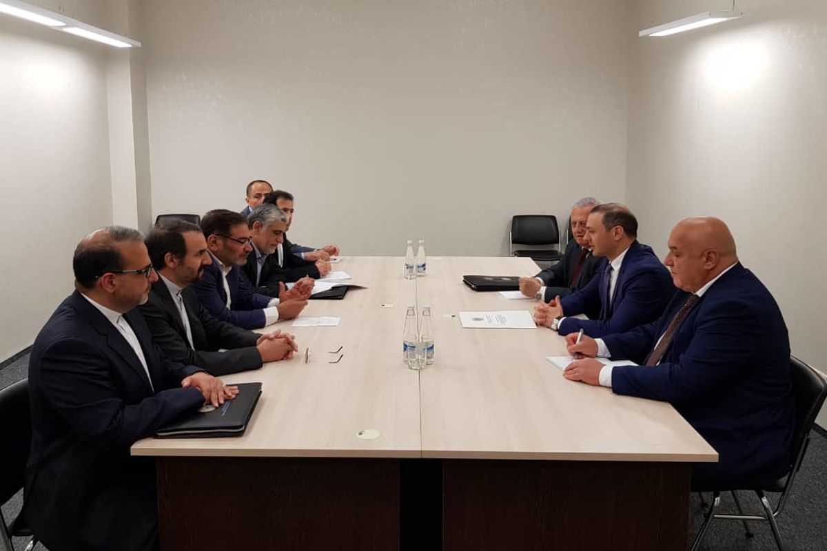 مشاور امنیت ملی ارمنستان با شمخانی دیدار کرد
