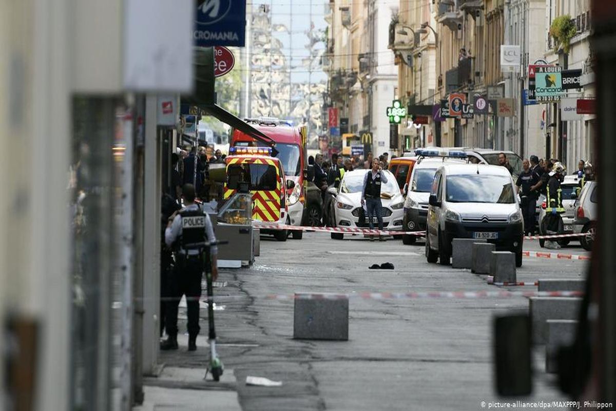 انفجار بمب در لیون فرانسه چند نفر را مجروح کرد