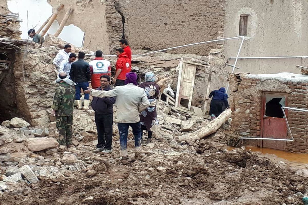امداد رسانی هلال احمر به ۷۰۰نفر حادثه دیده از سیلاب در خراسان جنوبی
