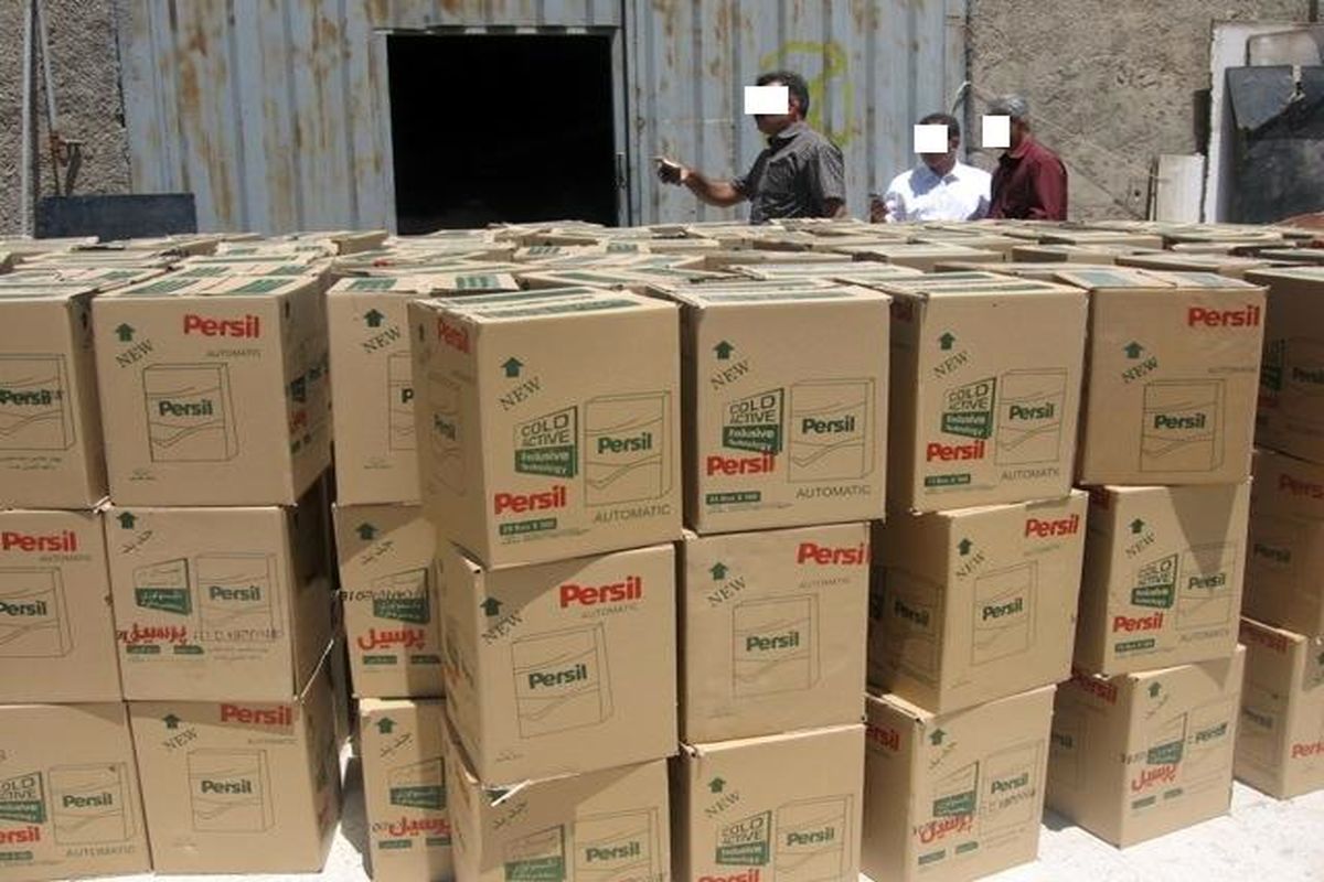 کشف ۲۲ هزار بسته پودر تقلبی در شیراز