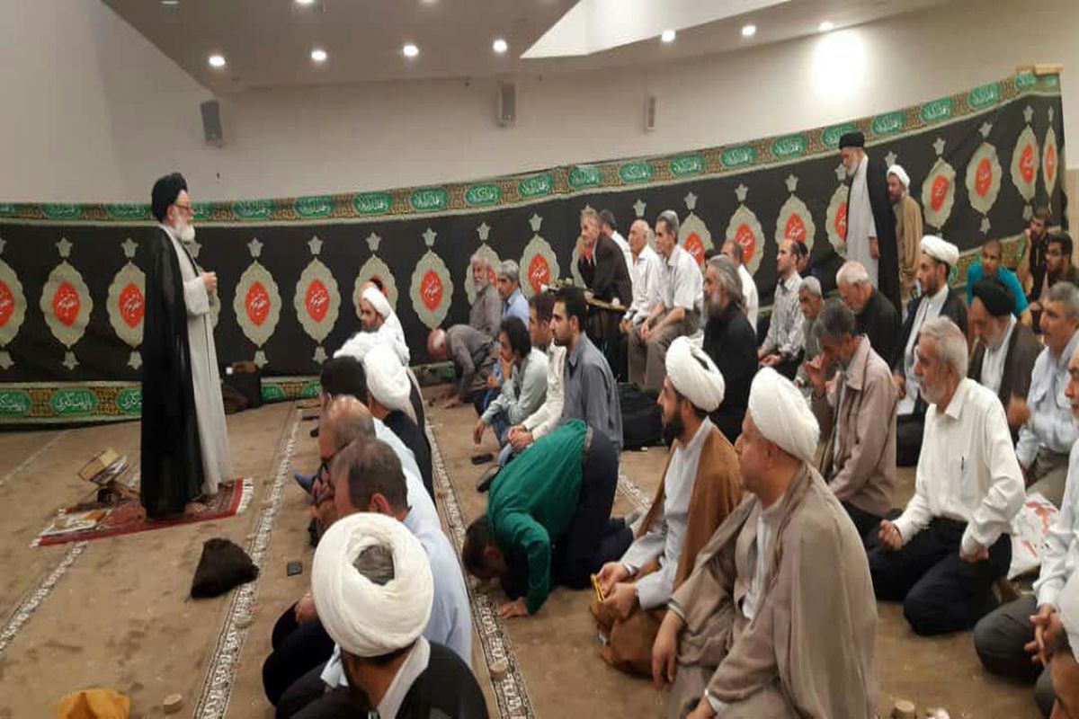 اولین نشست مقابله با تهاجم فرهنگی در مسجد جامع و مجتمع فرهنگی حضرت ولیعصر(عج)