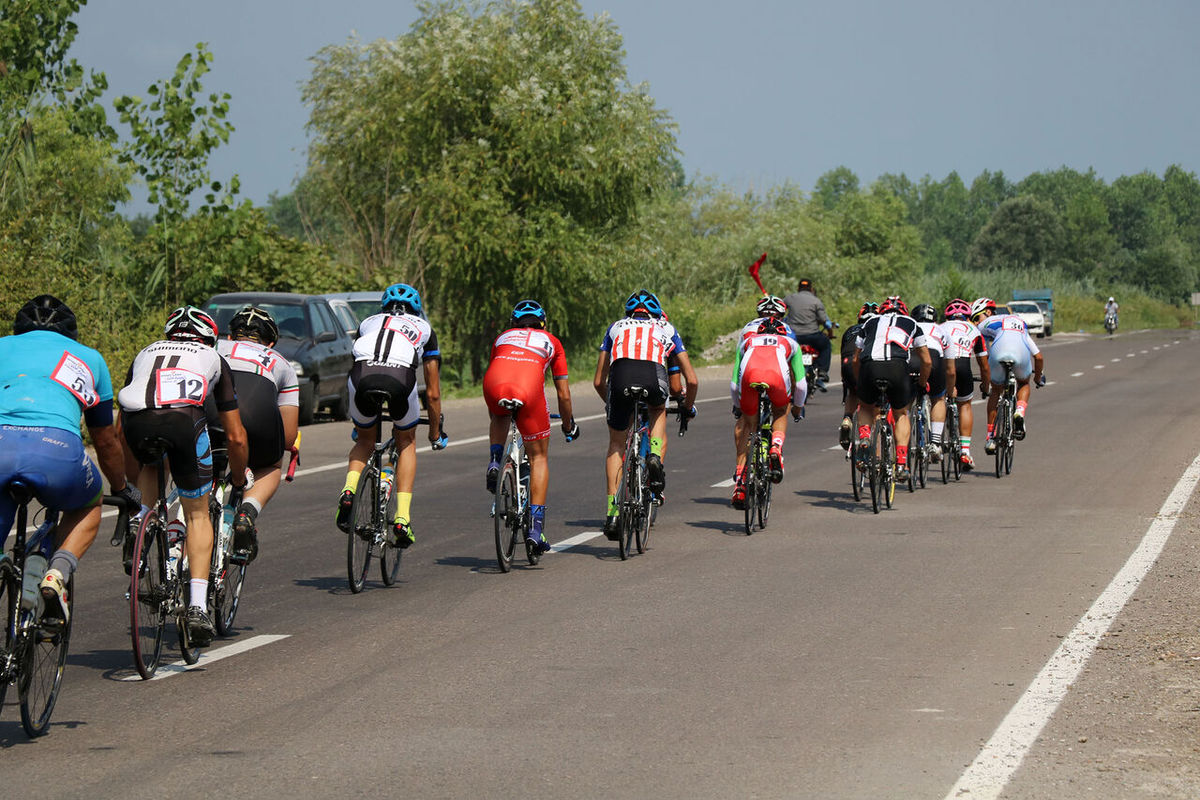 سومین دوره مسابقات دوچرخه سواری گیلان در انزلی برگزار شد
