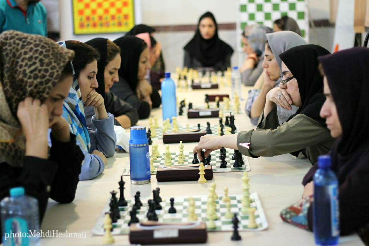 معرفی نفرات برتر  مسابقات شطرنج کارکنان شهرداری کلانشهرهای کشور در همدان