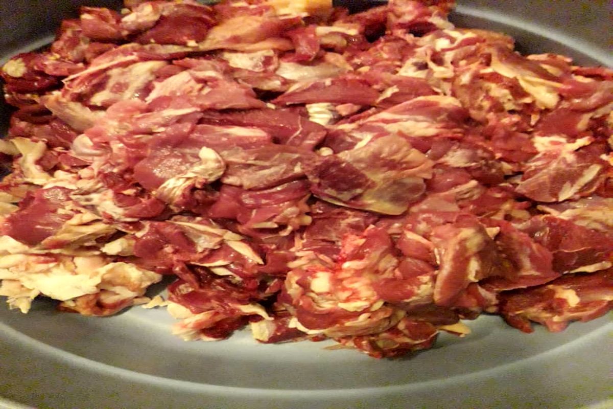 توزیع گوشت قربانی بین نیازمندان در اردبیل