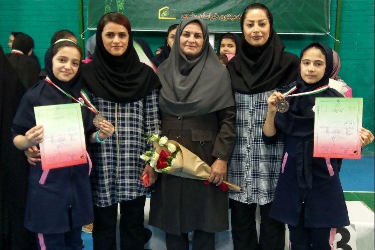 نشان برنز مسابقات بدمینتون قهرمانی کشور بر گردن دختران کردستان