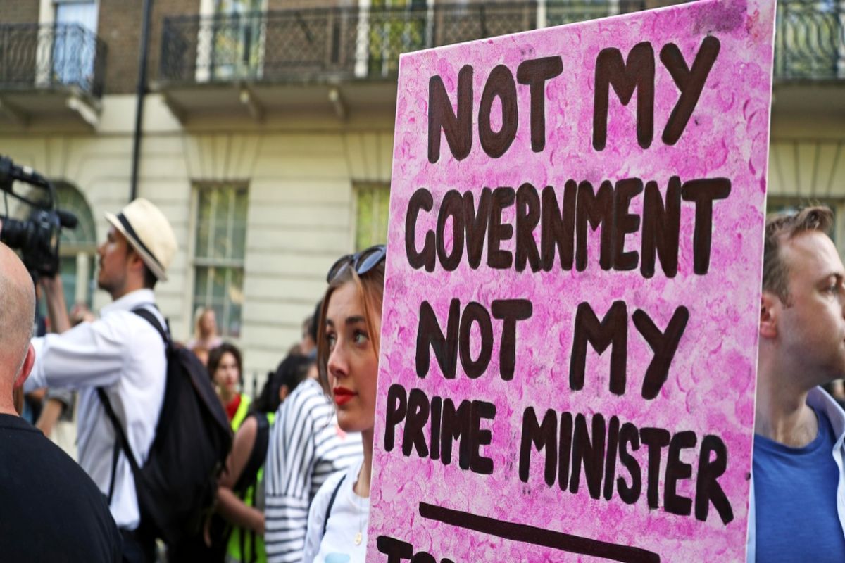 اعتراض مردم در نخستین روز نخست‌وزیری بوریس جانسون